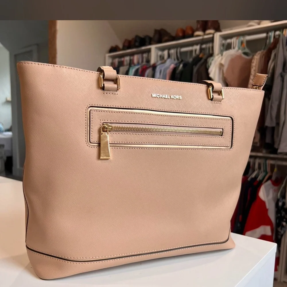 Michael Kors Pale Pink Saffiano Leather Tote with Gold Hardware - Picture 1 of 3